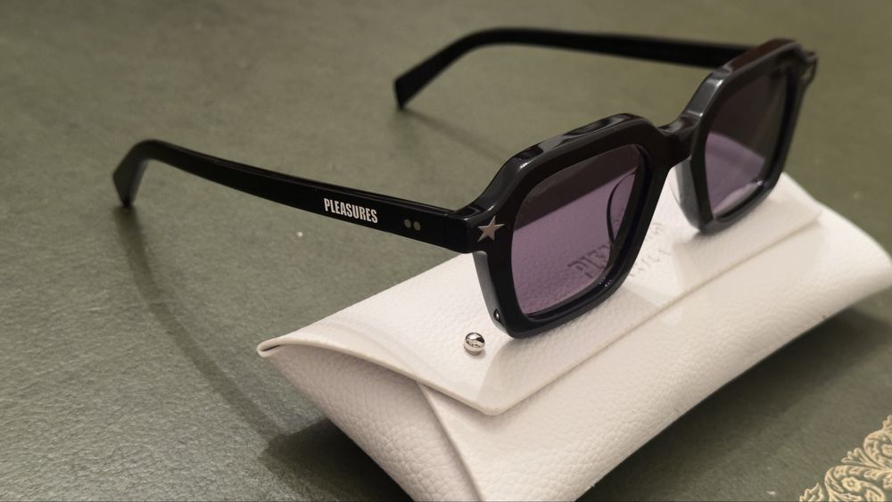 Сонцезахисні окуляри Pleasures x Akila