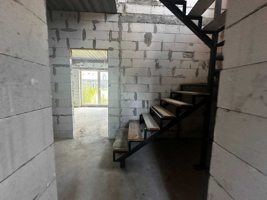 Дуплекс з великою ділянкою в Бучі