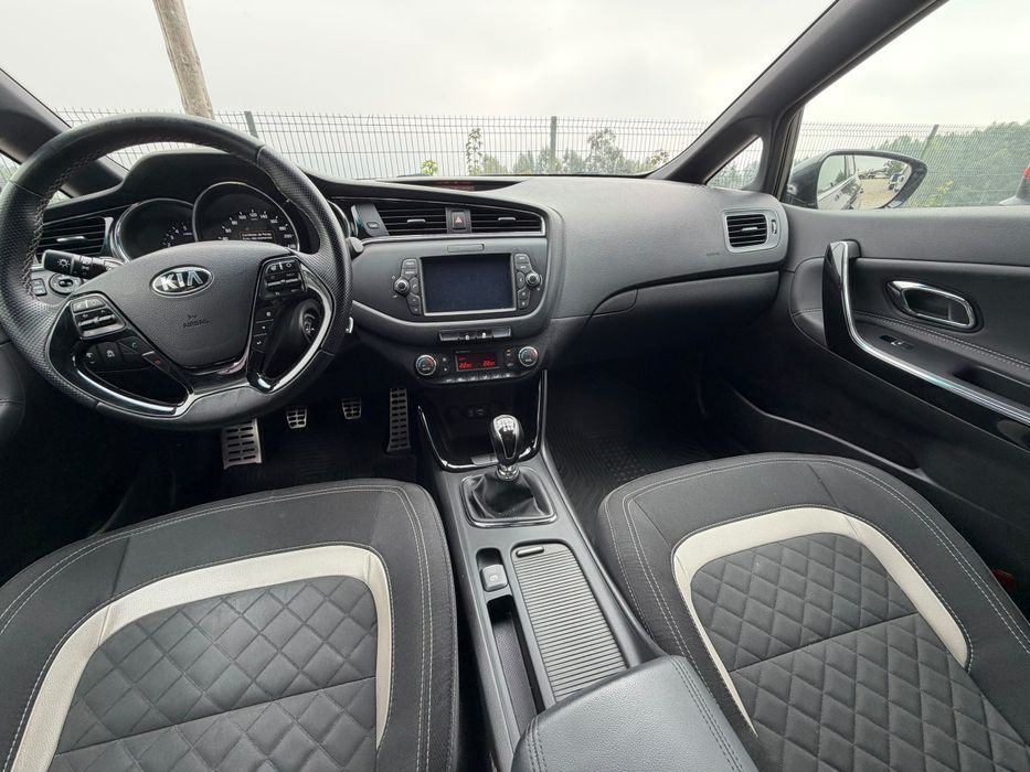 Kia Ceed 1.6 CRDi GT Line — photo 3