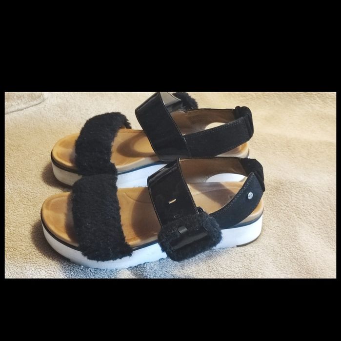 Босоножки Ugg le fluff