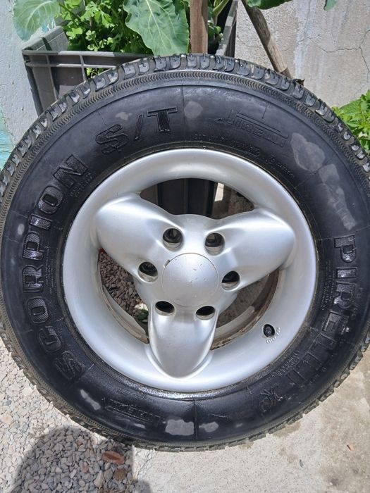 Jantes 15 com pneu pirelli scorpion s/t
