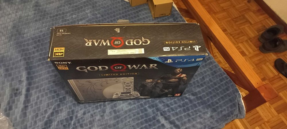 PlayStation 4 PRO 1TB 4K -  God of War Edition - Troco Xbox Série X