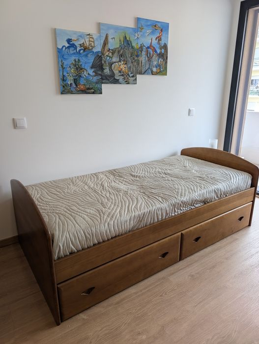 Mobília de quarto - cama + cómoda + mesinha de cabeceira + secretária + cadeira