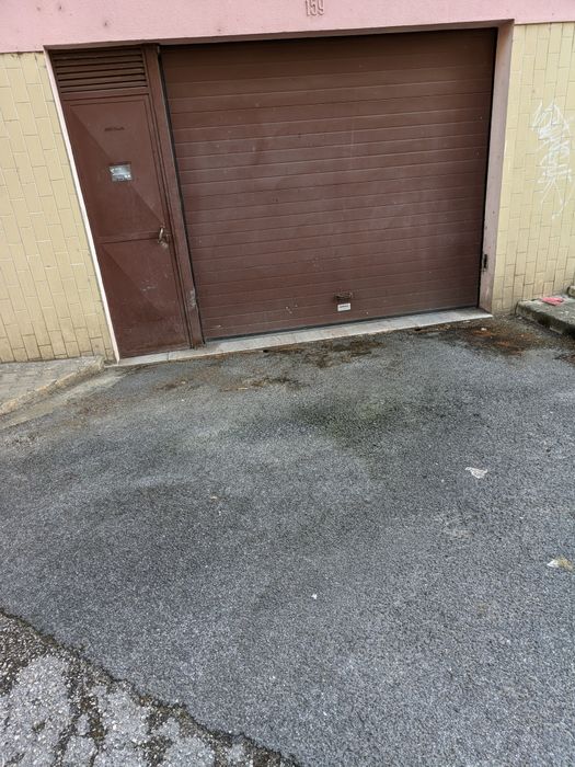 Aluga se Garagem 19 m2 Montijo