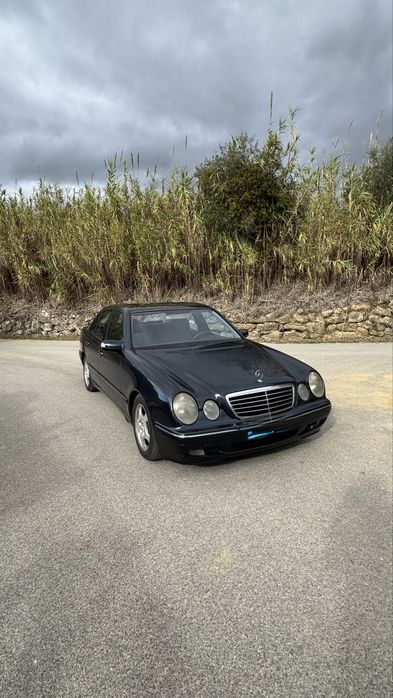 2000 Mercedes-Benz E220 — photo 2
