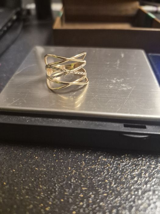 Piękny pleciony złoty pierścionek 585