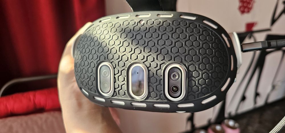 Продам свой виар шлем Meta Quest 3 128gb, в абсолютно идеальном, ухоженном состоянии.