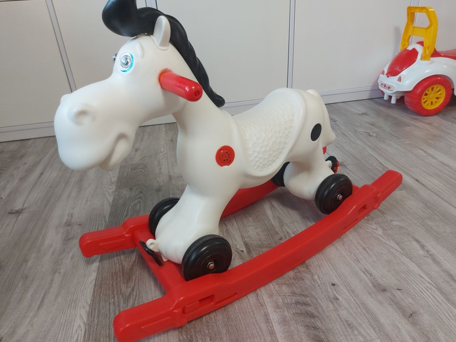 Продам  музичну конячку гойдалку-каталку