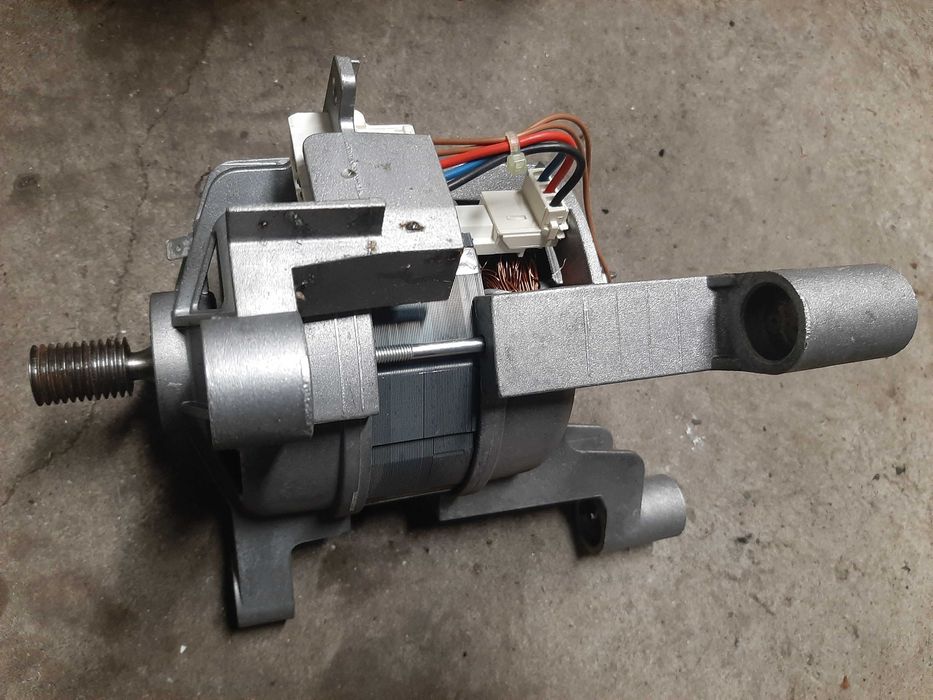 Silnik drzwi pompa krzyżak moduł elektrozawór pralka whirlpool indesit