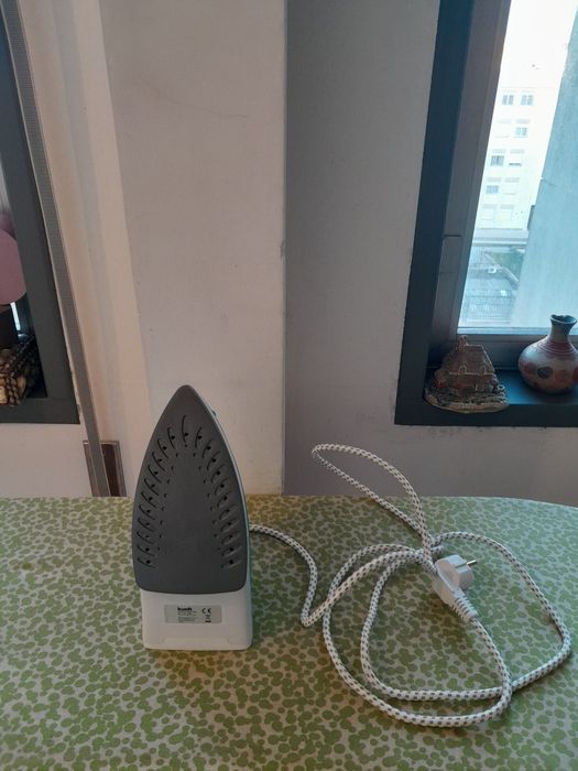 Vendo Ferro de Engomar KUNFT muito bonito como novo