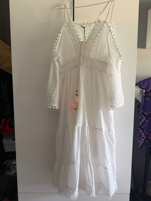 Biała sukienka boho