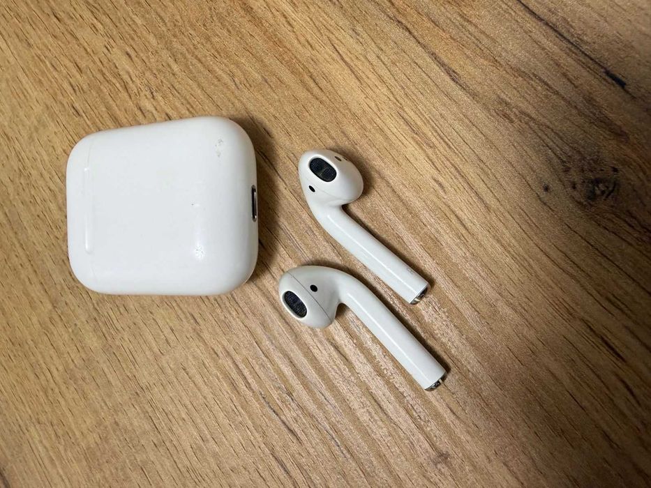 Apple AirPods 2 з чохлом