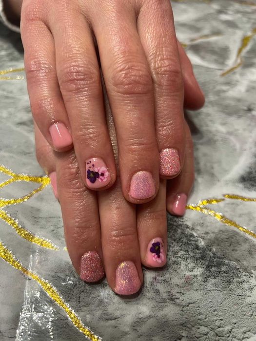 manicure hybrydowy i tytanowy