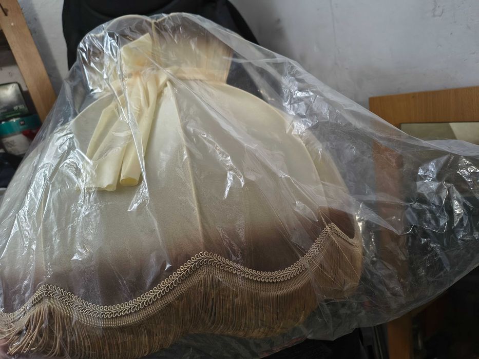 Abażur satynowy z frędzlami