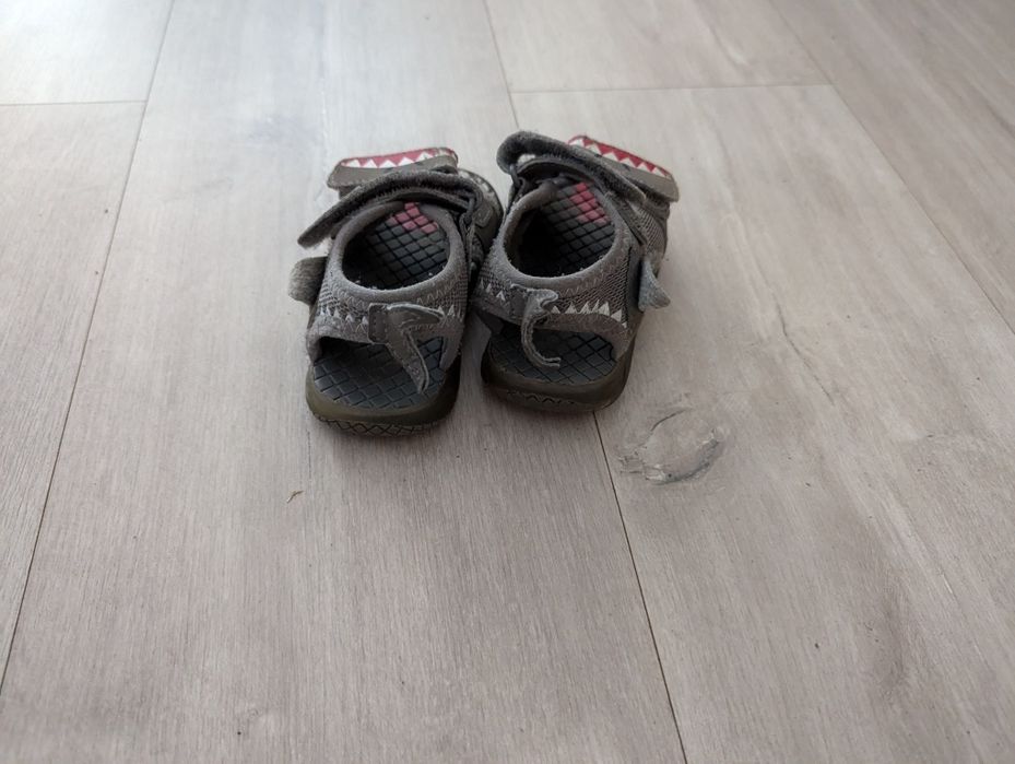 Letnie Sandaly dzieciece rekin, swiecace, rozmiar 22 (5) wygodne, szer