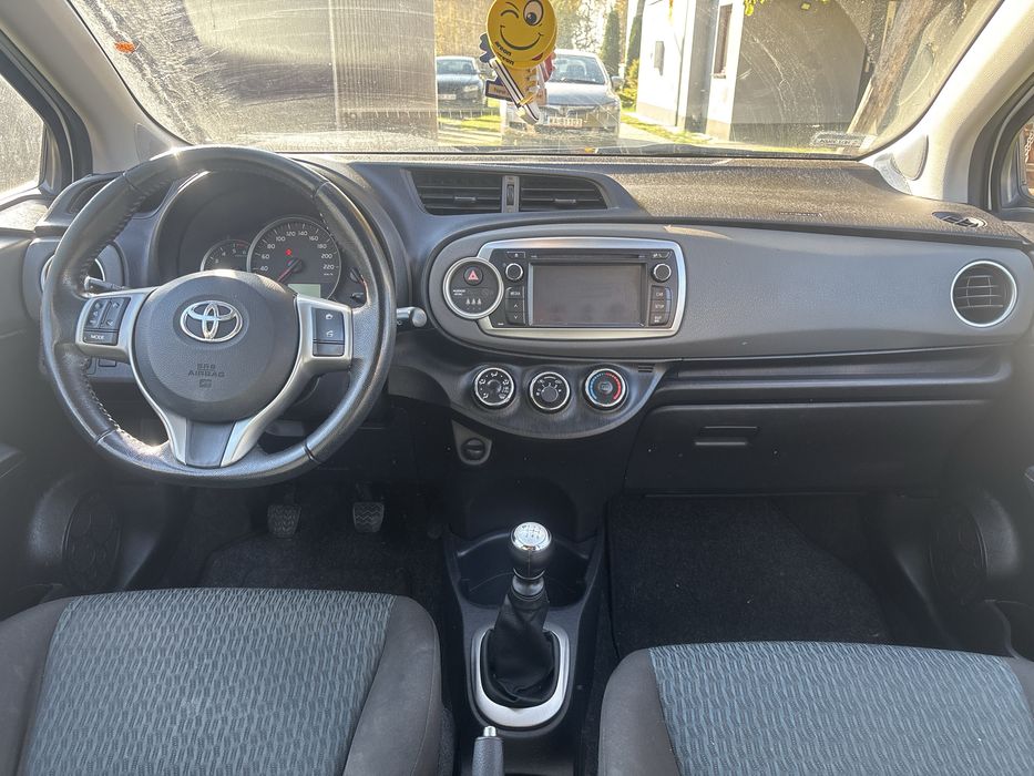 Toyota  Yaris 2012