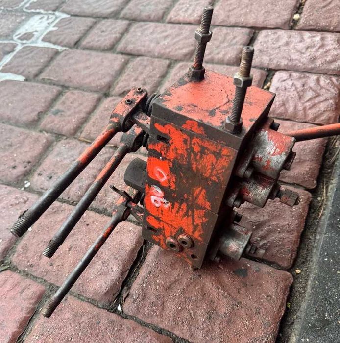 Rozdzielacz hydrauliczny  3 sekcje Deutz Fahr M900,980,1002,1080