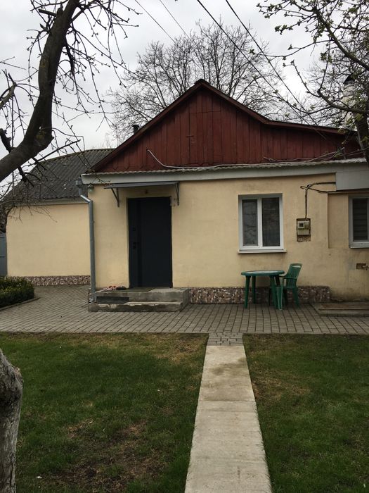 ПРОДАЖ 1/2 будинку під комерційну діяльність