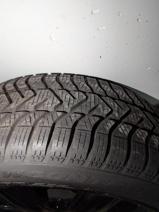 Toyota CHR Jantes 18“ cor preta e Pneus Hancook de inverno (usados)