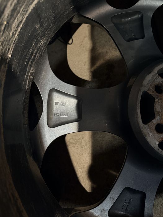 Jantes 22" furação 5x108 com pneus novos 265/35R22