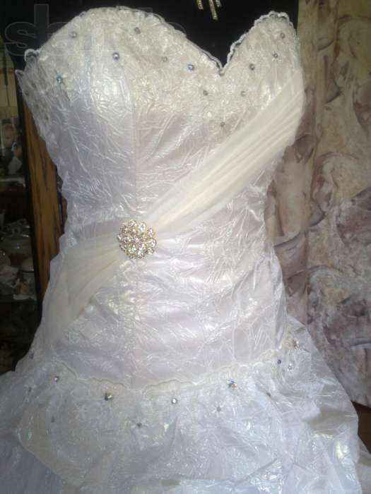 Свадебное платье с камнями Сваровски 46раз.