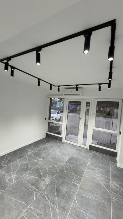 Продам комерційне приміщення Росвигово