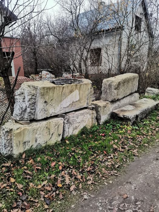 Бетонні фундаментні блоки