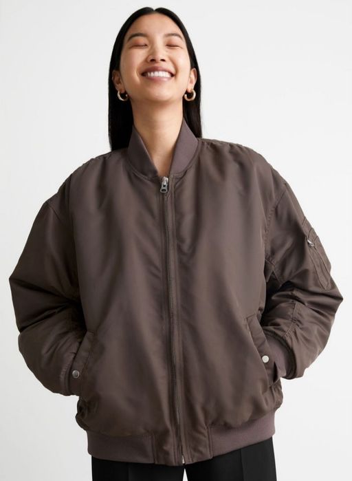 Бомбер куртка COS