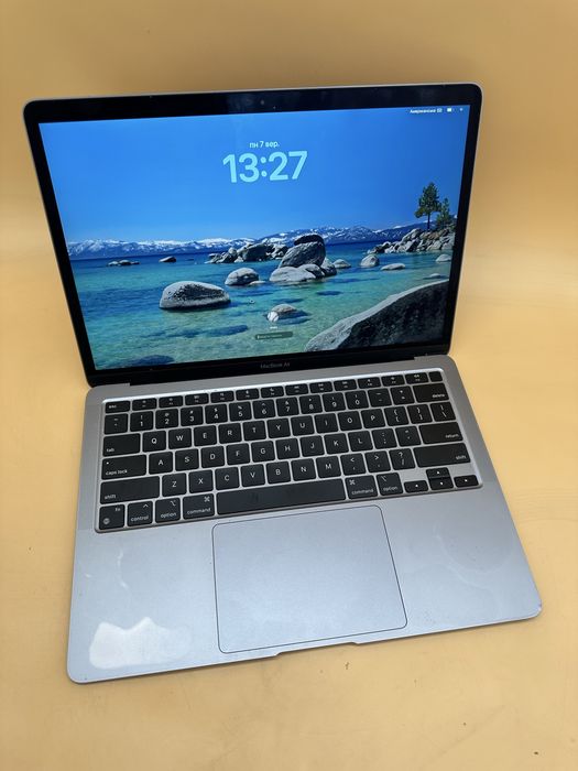 Macbook air 2020 m1 ! 256gb 80 циклів стан на фото
