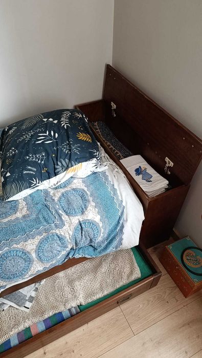Cama de solteiro com arrumação e gaveta