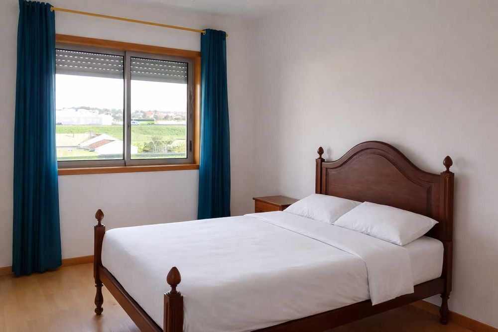 Quarto mobilado para arrendar