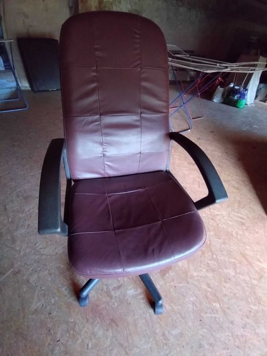 fotel obrotowy skóra naturalna