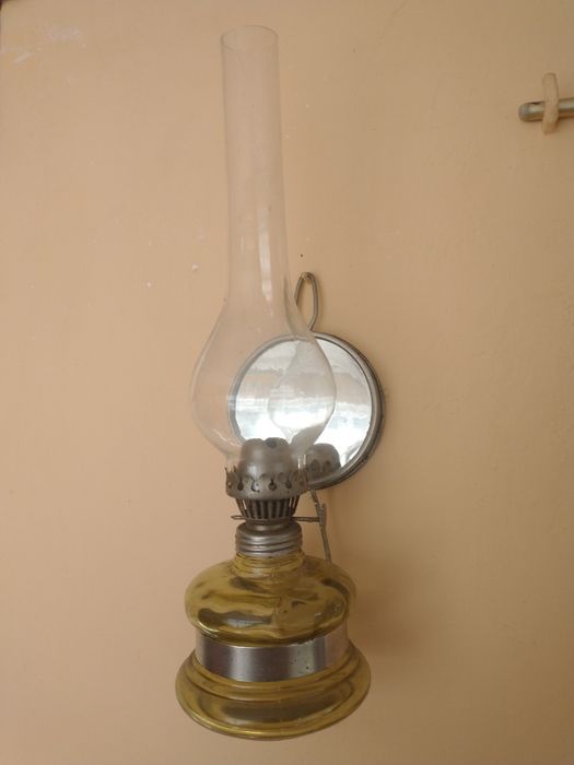 Stara lampa naftowa wisząca 33 cm wysokość. Szerokość 12 cm szerokość.