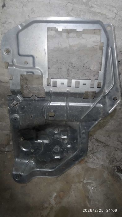 Кріплення замка VW Т5