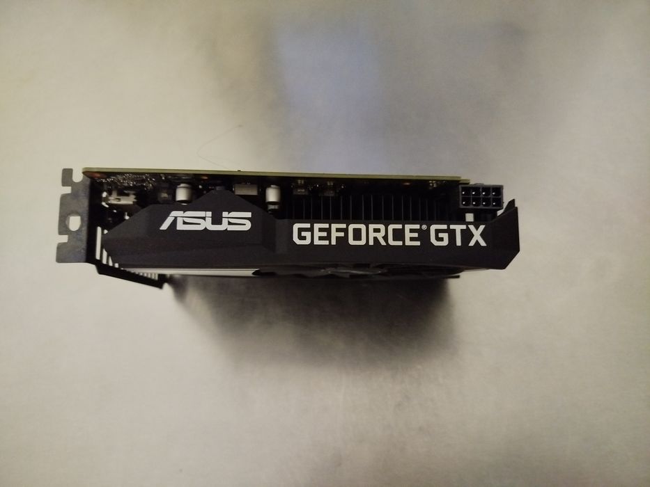 Placa gráfica ASUS GTX  1660 super