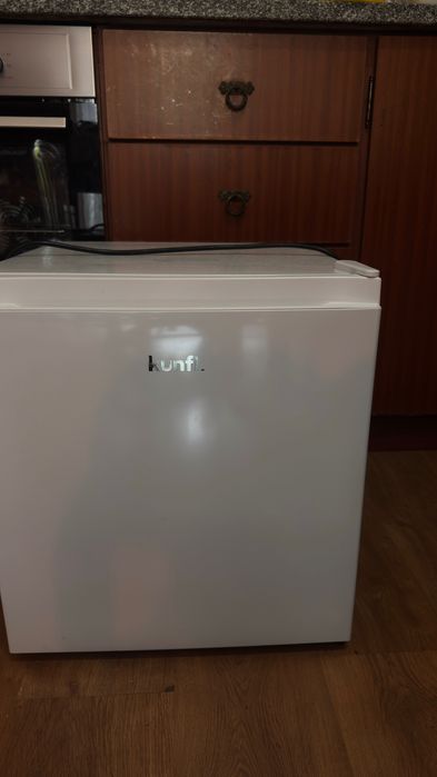 Frigorífico Mini Bar KUNFT KMB9119 WH (45 L - 50 cm - Branco)
