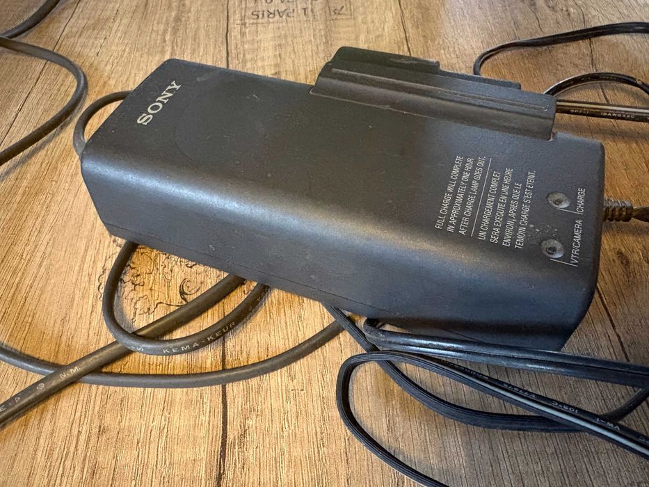 Зарядне для відеокамери SONY