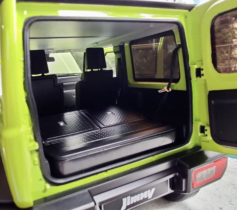 Модель Suzuki Jimny LCD 1/18