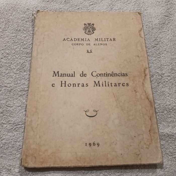 Academia militar manual de continencias e honras militares