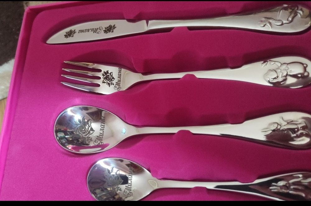 Діснеєвський набір з ім'ям дитини на подарунок.