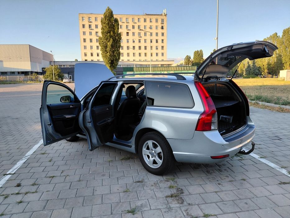 Продаю VOLVO V50.