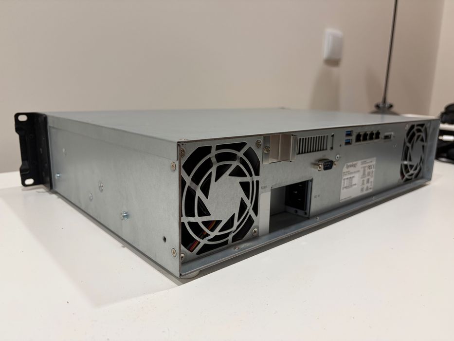 Servidor NAS Rack Synology RS1219+