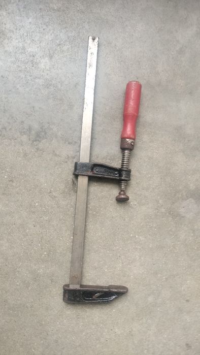 Dois grampos com 35cm