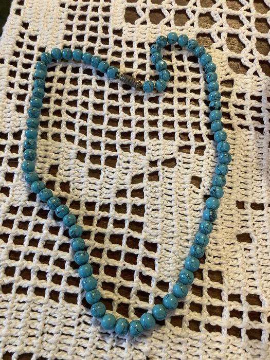 Naszyjnik howlit kulki