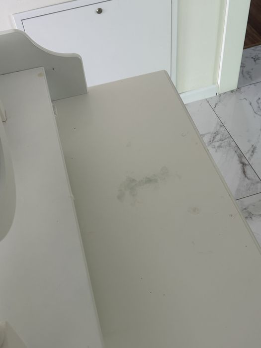 Biała toaletka dziewczęca do makijażu