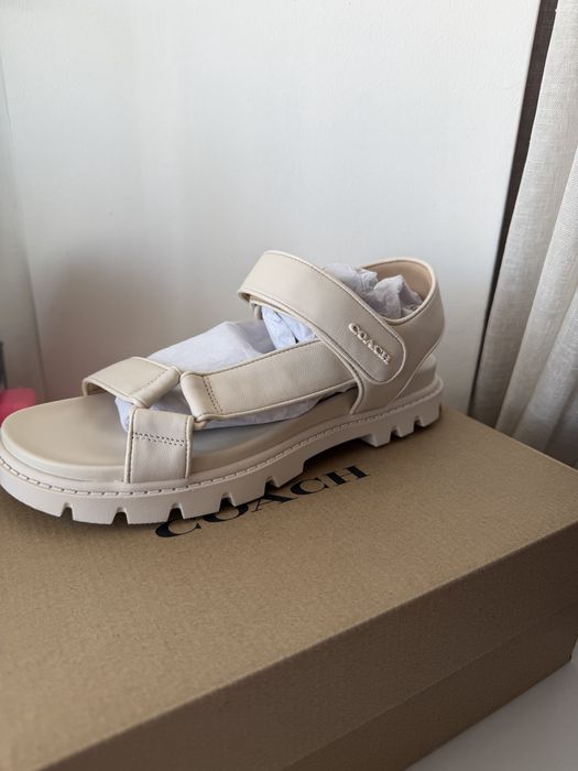 Босоніжки coach