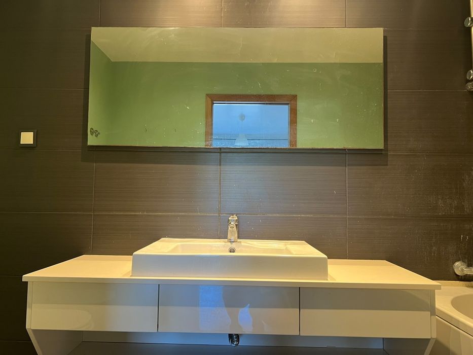Vendo móvel e sanitários do Wc