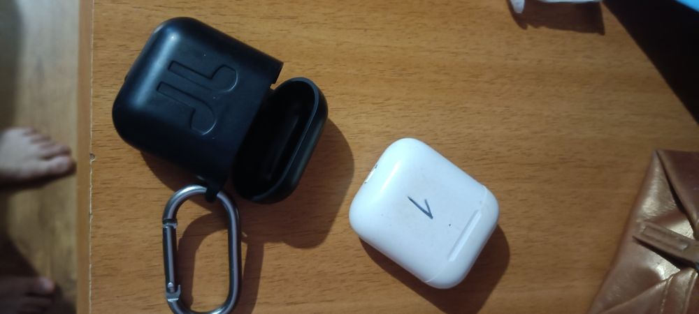 Навушники airpods (під ремонт) продам парою