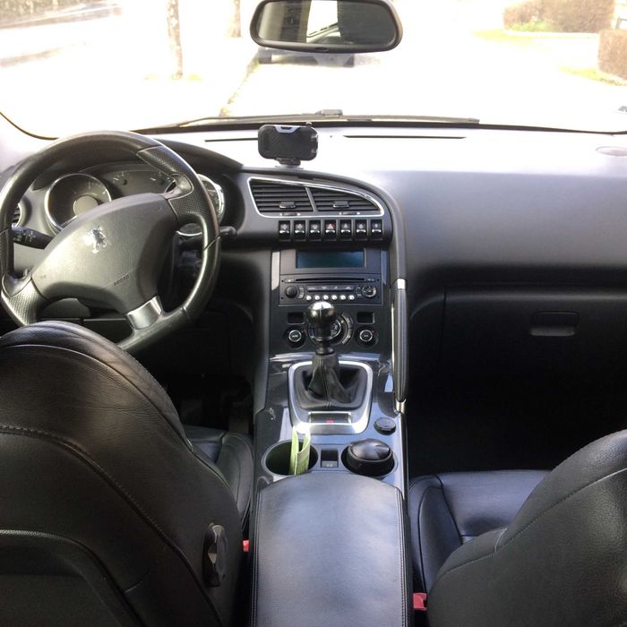 Peugeot 3008  com teto panorâmico, em bom estado de conservação