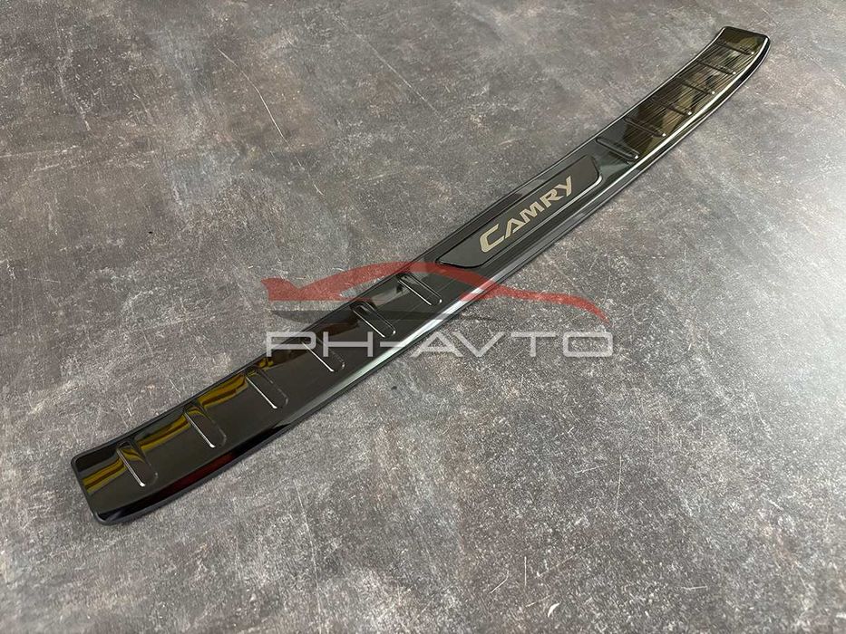 Накладка на задній бампер Toyota Camry 70 Premium із загином